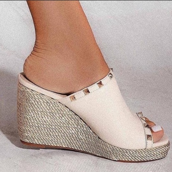 Modern and sophisticated Clear Rockstud Rope Espadrilles Wedges Sandals - Picture 9 of 12